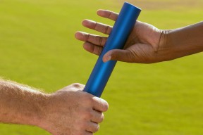 英超-浓眉十场30+狂潮难阻！篮网绝地反击，季后赛格局陡变